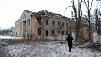 Dans le centre de Kharkiv, cible d'intenses bombardements russes, dimanche. (Oleksandr Lapshyn/REUTERS)