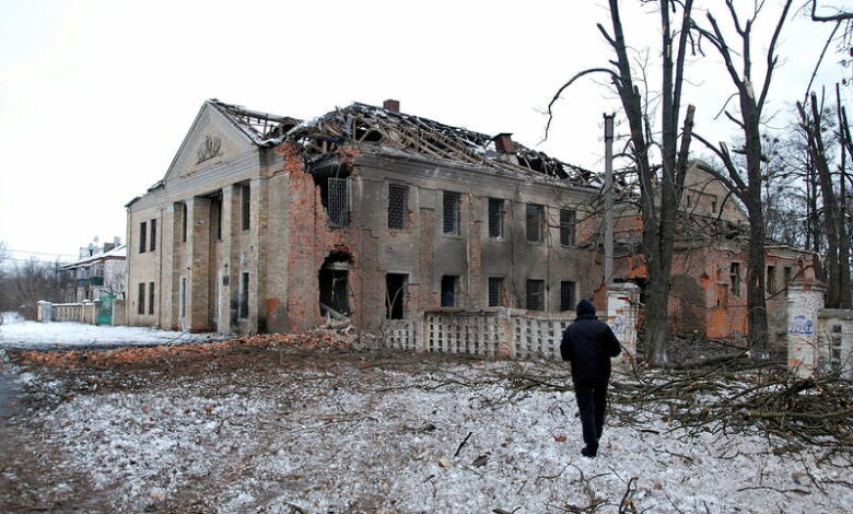 Dans le centre de Kharkiv, cible d'intenses bombardements russes, dimanche. (Oleksandr Lapshyn/REUTERS)