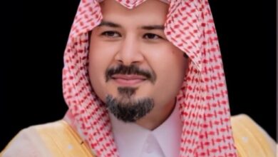 الشاعر يهدي الأمير قصيدة
